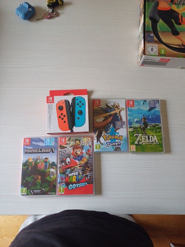 Nintendo Switch: 4 giochi + Joy-Con