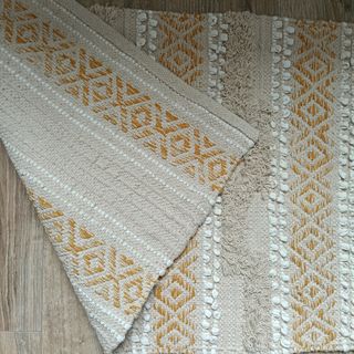 Alfombra algodón beige y amarilla