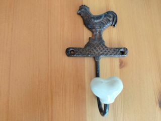 Percha Pared Gallo Cerámica Metal, forja, 14 cms.