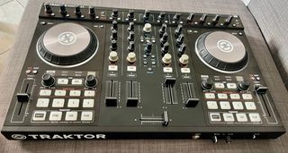 Traktor Kontrol S4 MK2 - DJ Controller