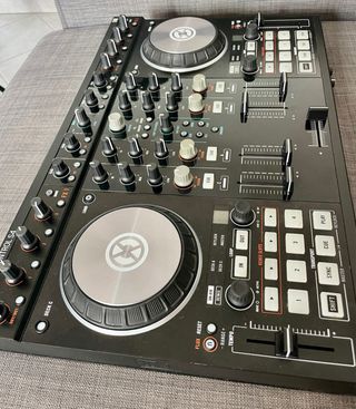 Traktor Kontrol S4 MK2 - DJ Controller