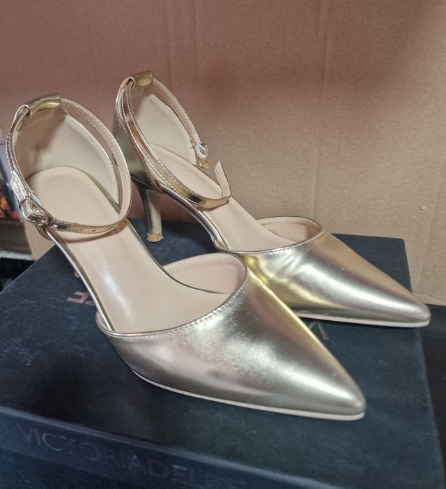 Zapatos  dorados tacón 38