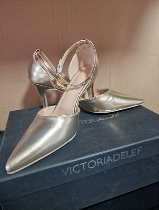 Zapatos dorados tacón 38