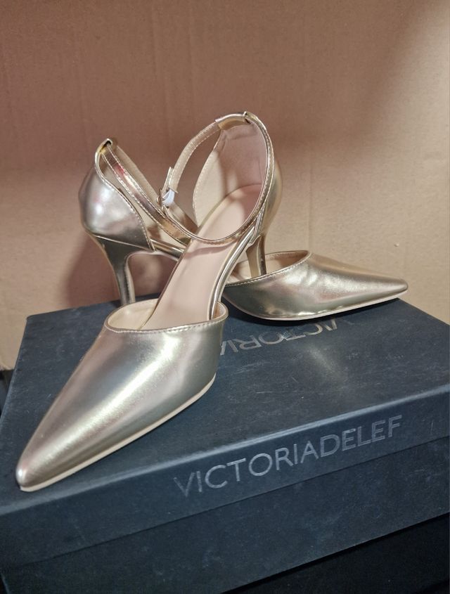 Zapatos  dorados tacón 38
