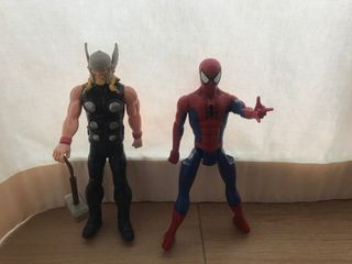 Muñecos Spiderman y Thor
