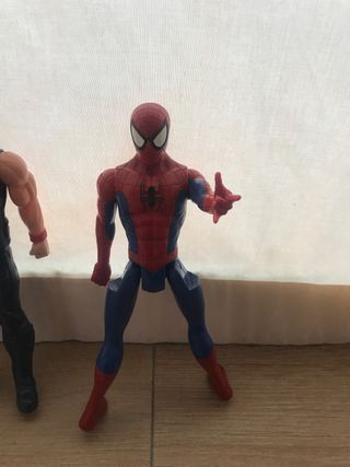 Muñecos Spiderman y Thor