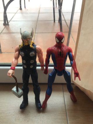 Muñecos Spiderman y Thor