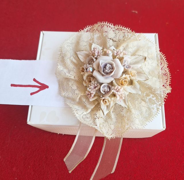 Decorazio vintage fiori Capodimonte e brillantini