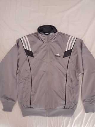  Adidas gris retro.