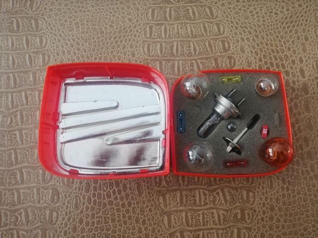 Caja recambios SEAT: Luces emergencia