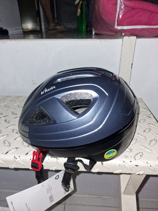 Casco bici BTWIN L, nuevo.
