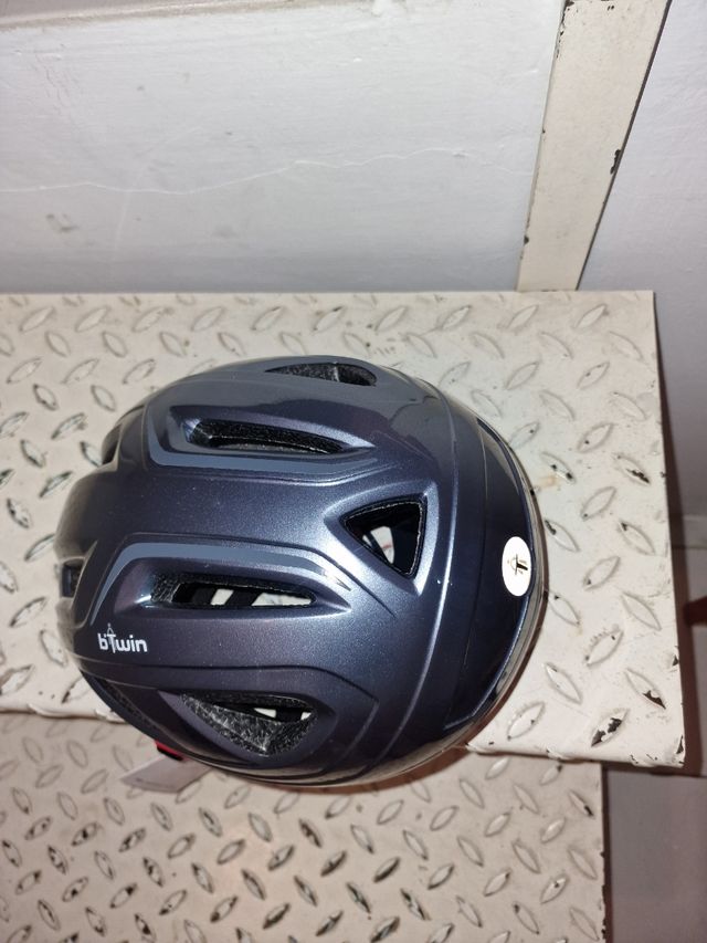 Casco bici BTWIN L, nuevo.