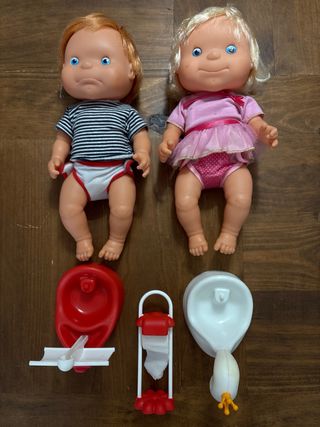 Muñecos Mila y Malo: ¡al baño!