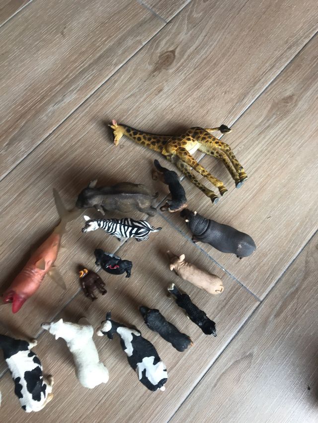 17 Figuras Animales de Plástico