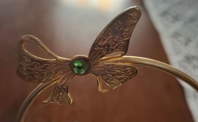 Porta uovo vintage a forma di pozzo