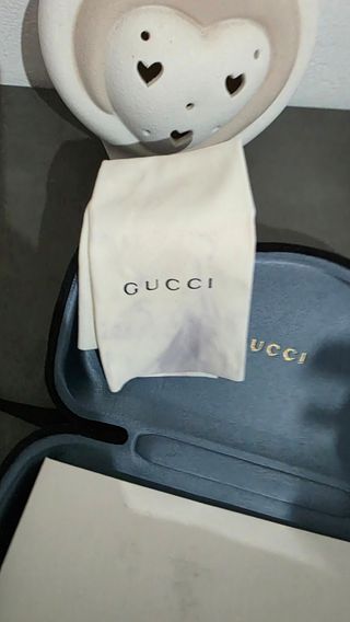 Occhiali Gucci neri e verdi
