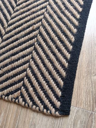 Alfombra yute negra y beige