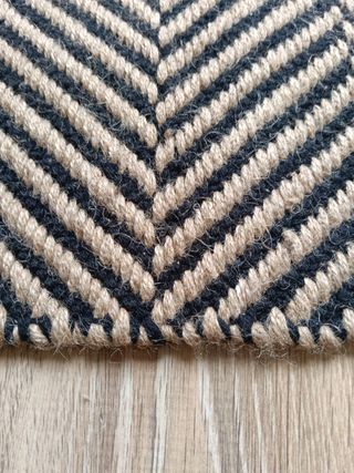 Alfombra yute negra y beige