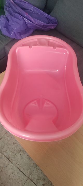 Bañera bebé rosa y sillita verde