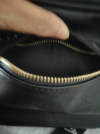 Bolso Guess negro bandolera