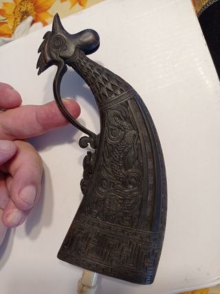 Antiguo cuerno tallado China