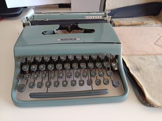 Olivetti Pluma 22 - Máquina de escribir