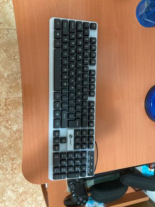 Teclado Gamer - Blanco y Negro