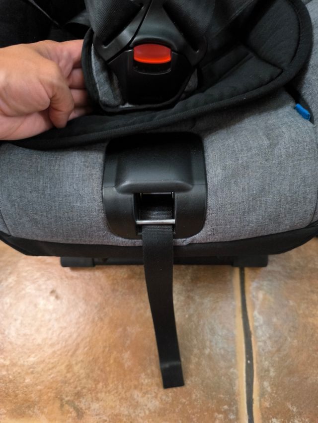 Silla coche AXKID Minikid Gris 0-25kg. Como nueva