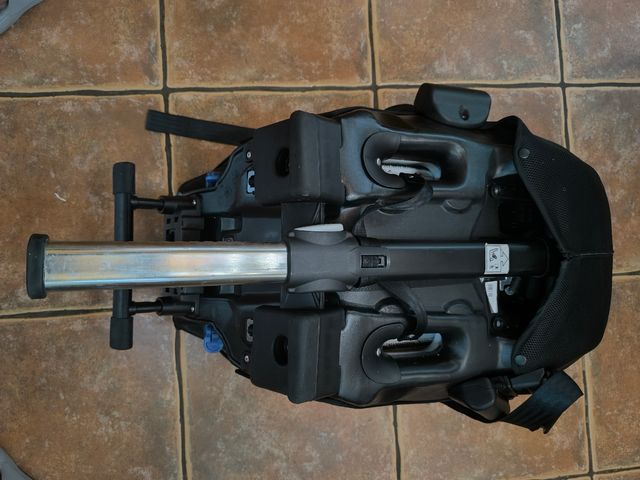 Silla coche AXKID Minikid Gris 0-25kg. Como nueva