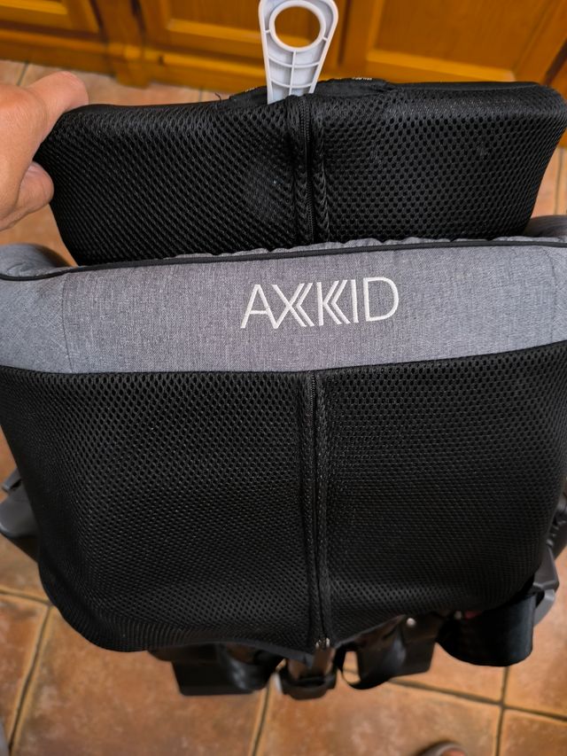 Silla coche AXKID Minikid Gris 0-25kg. Como nueva