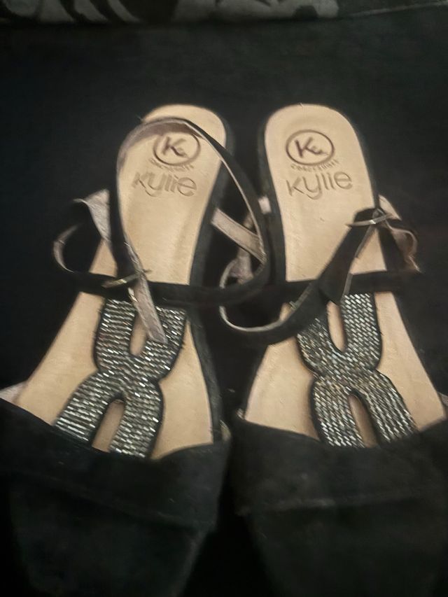 Sandalias Kylie mujer negras brillantes