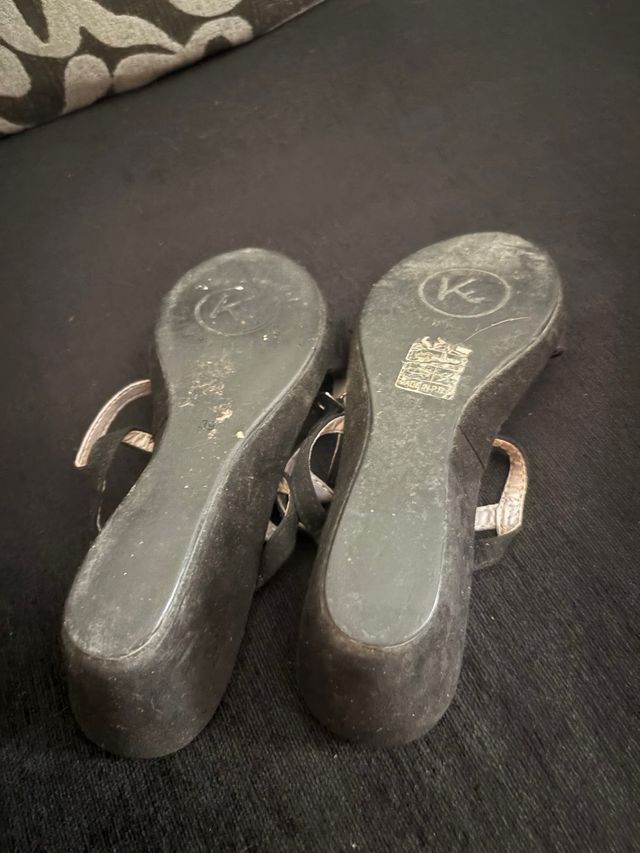 Sandalias Kylie mujer negras brillantes