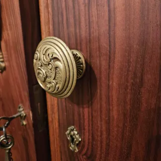 Armario antiguo de madera - vintage. Tres cuerpos