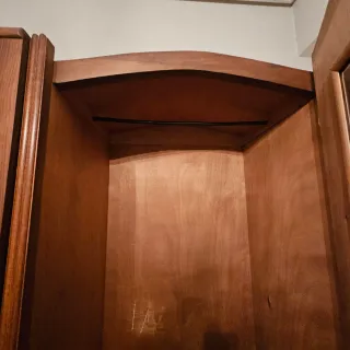 Armario antiguo de madera - vintage. Tres cuerpos