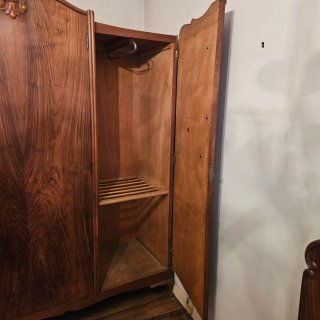 Armario antiguo de madera - vintage. Tres cuerpos