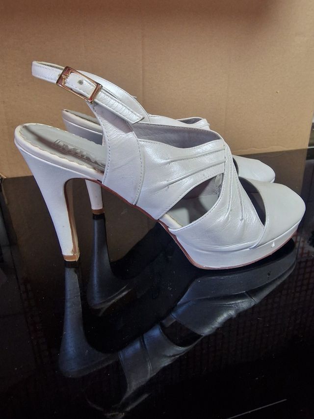 Zapatos tacón piel blancos 38