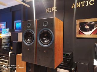 Altavoces B&W modelo MATRIX 2