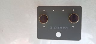 Pendientes Parfois dorados con piedras rojas