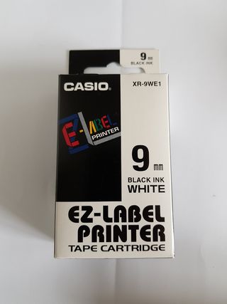 Cinta Casio XR-9WE1 EZ-LABEL 9mm