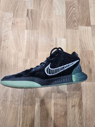 Nike LeBron XXI talla 41 o 7.