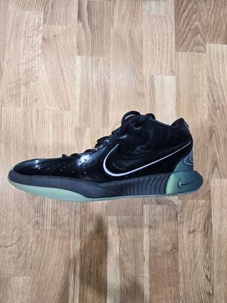 Nike LeBron XXI talla 41 o 7.