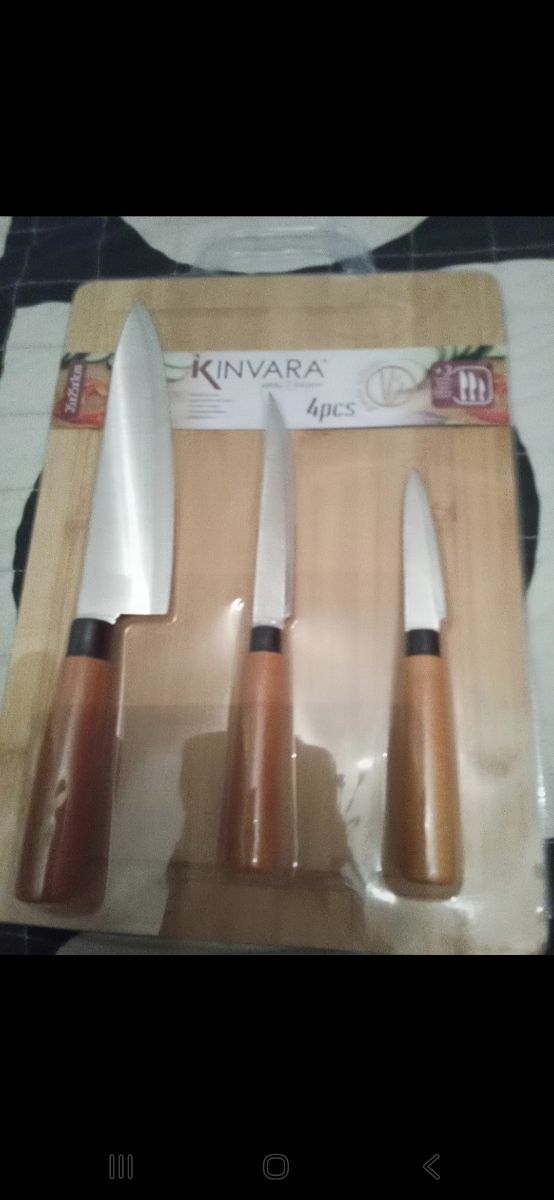 Juego de cuchillos KINVARA + tabla bambú