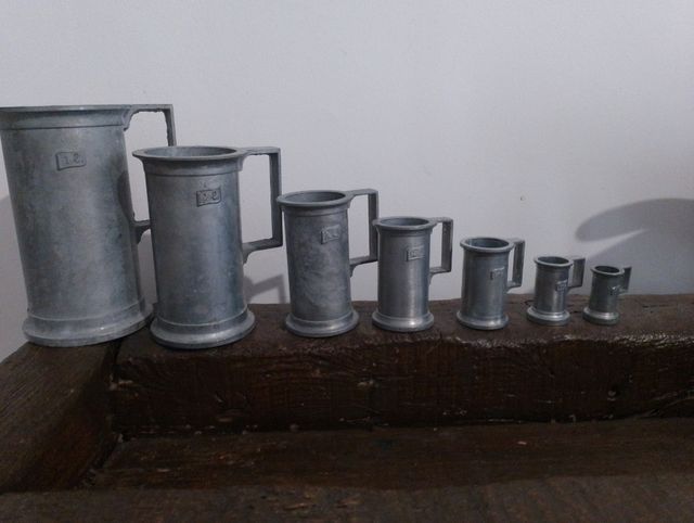 Antiche caraffe dosatrici: 7 pezzi