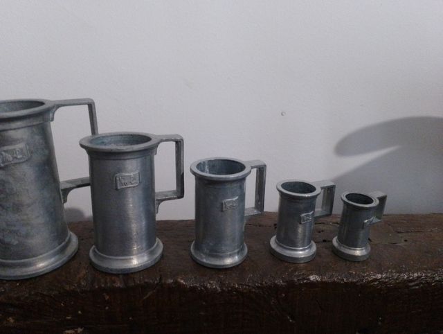 Antiche caraffe dosatrici: 7 pezzi