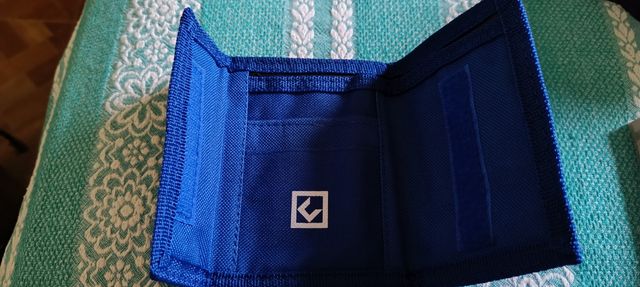 Portafoglio blu piccolo