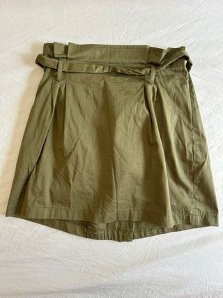 Mini falda Bershka verde militar - talla S