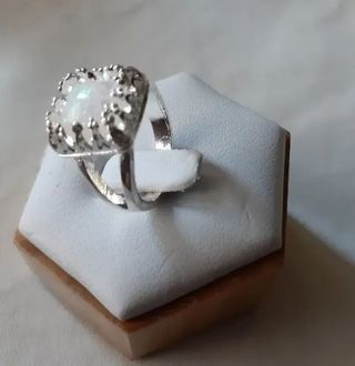 Anillo plateado opalina