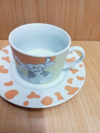 Taza y plato infantiles de porcelana