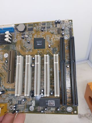 Placa base antigua - SY-7VBA133