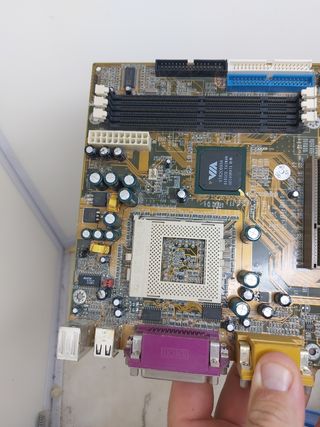 Placa base antigua - SY-7VBA133